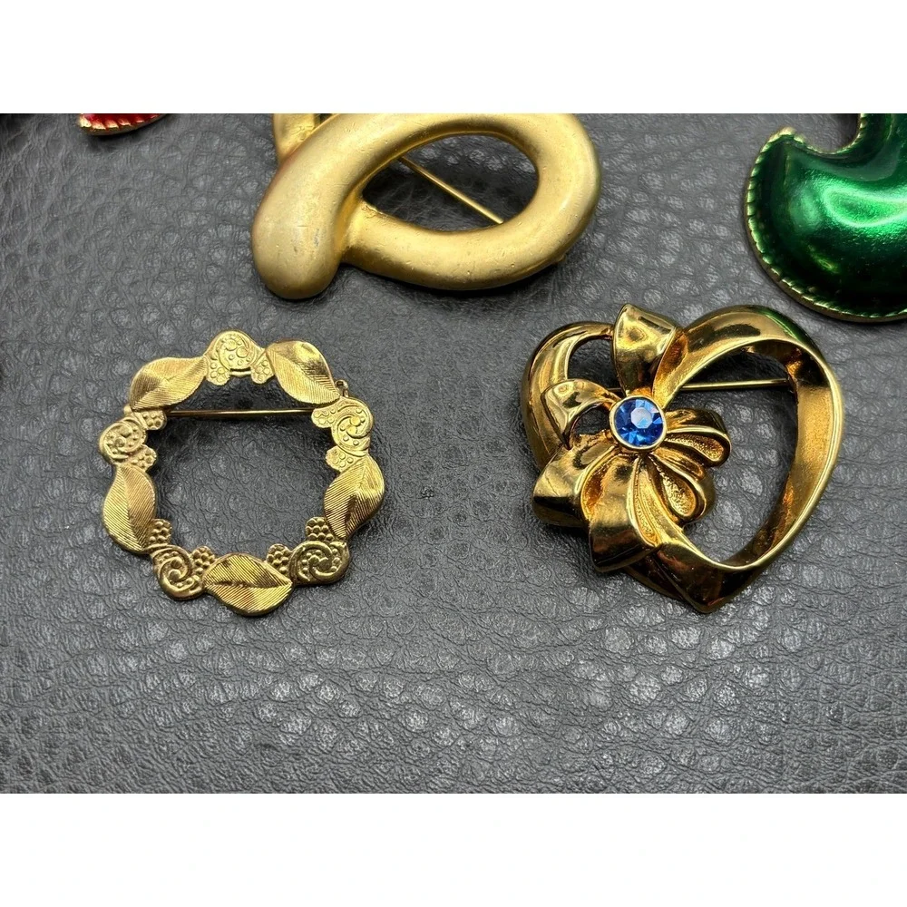 VTG Lot of 6 80s Gold Tone Brooch Pins Red Green Enamel Blue Rhinestone Heart